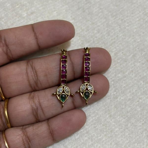 Kempu Stone Pendant com Side Brochures set 1 pair