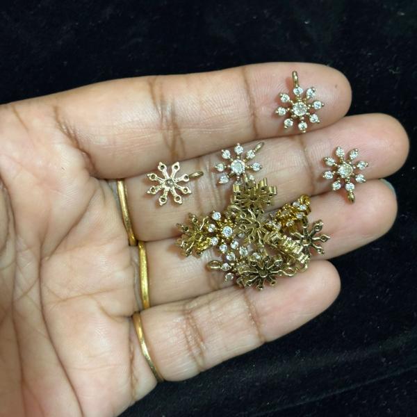 Light Antique Shade Finish 9 stone Flower charms