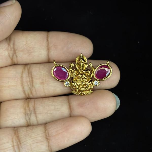 Kempu Stone Ganesha Small Pendant