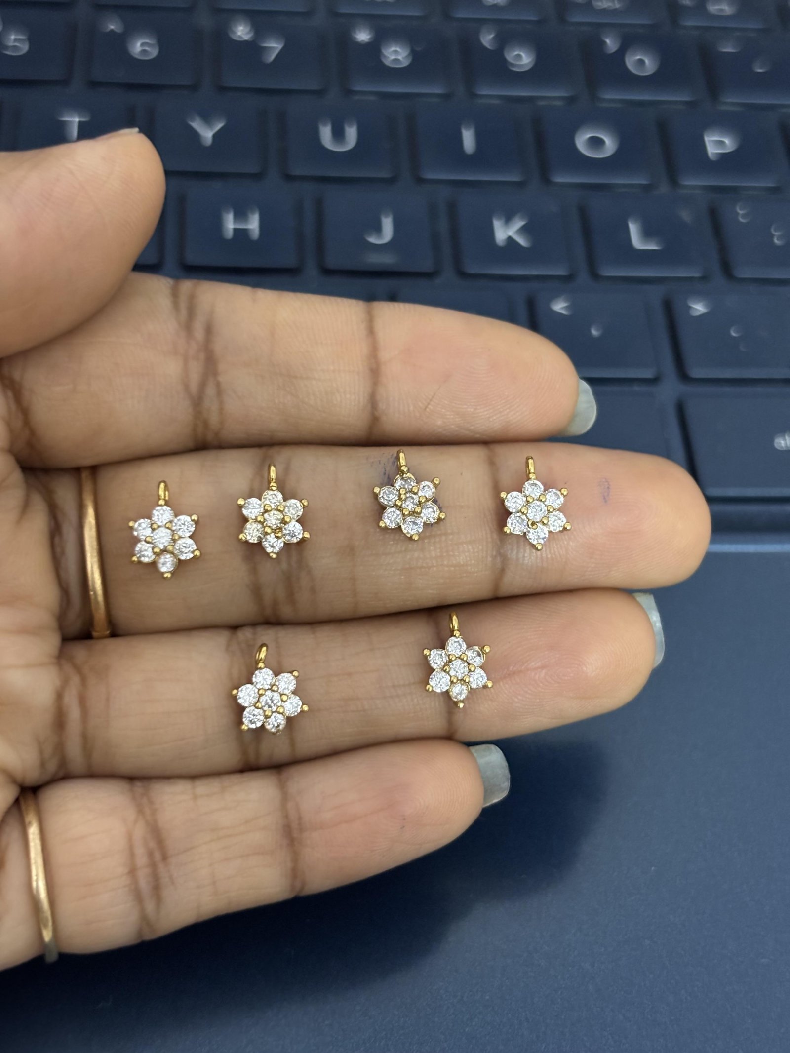 7Stone Small Flower Charms, sold by 1 pc