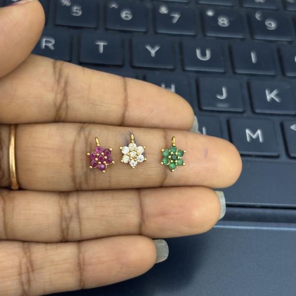 7Stone Small Flower Charms, sold by 1 pc