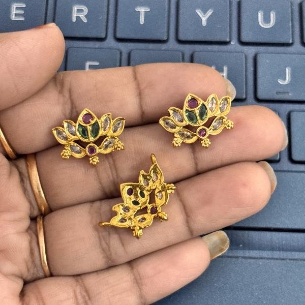 Kundan Stone Lotus Small Pendant With Earrings .