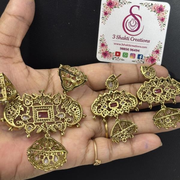 Victorian Heavy Pendants with earrings (Colours Available)