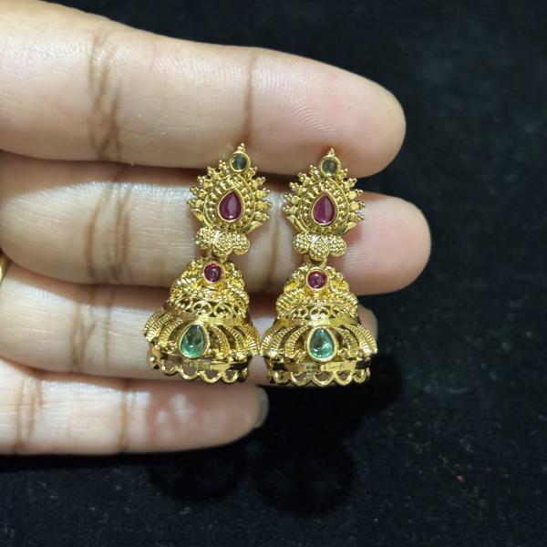 Gold Replica Butta Earings without Hanggings in Bottom ,set of 1 pair
