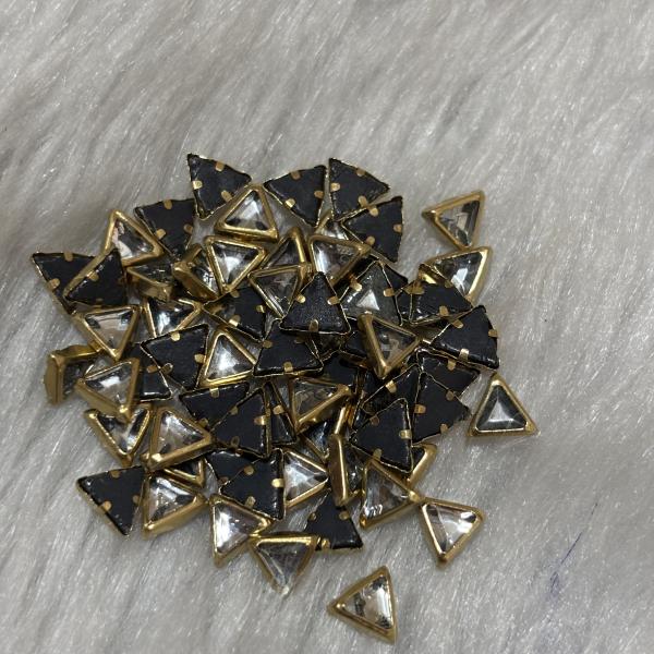 Kundhan Stone Glass White Triangle - 6x6x6m