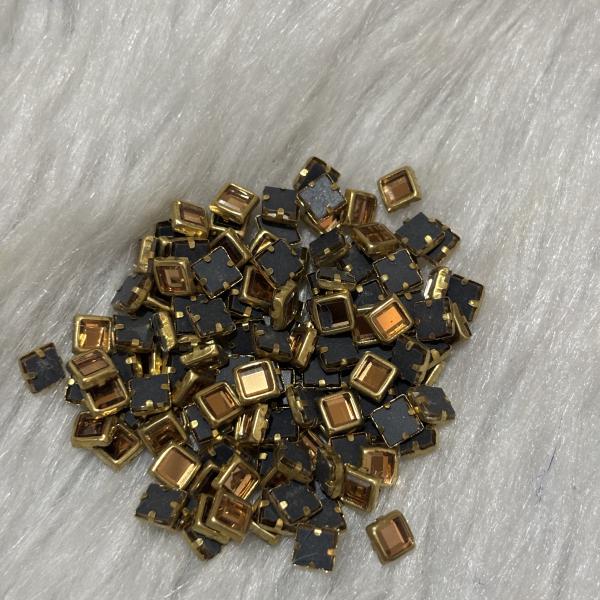 Kundhan Stone Glass Gold Square- 4x4mm
