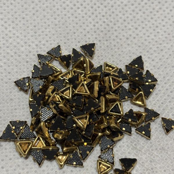 Kundhan Stone Trangle Gold- 4x4x4mm