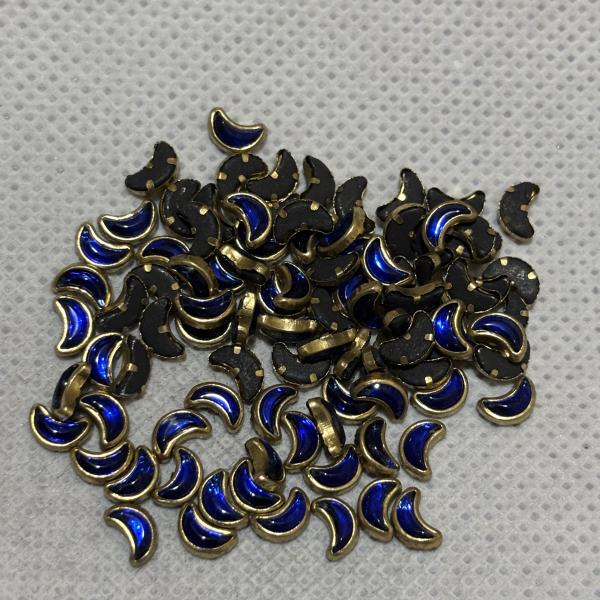 Kundhan Stone Blue Chandh Shape