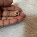 Single stone charm in puligoru model ( Green and Pink colours available)